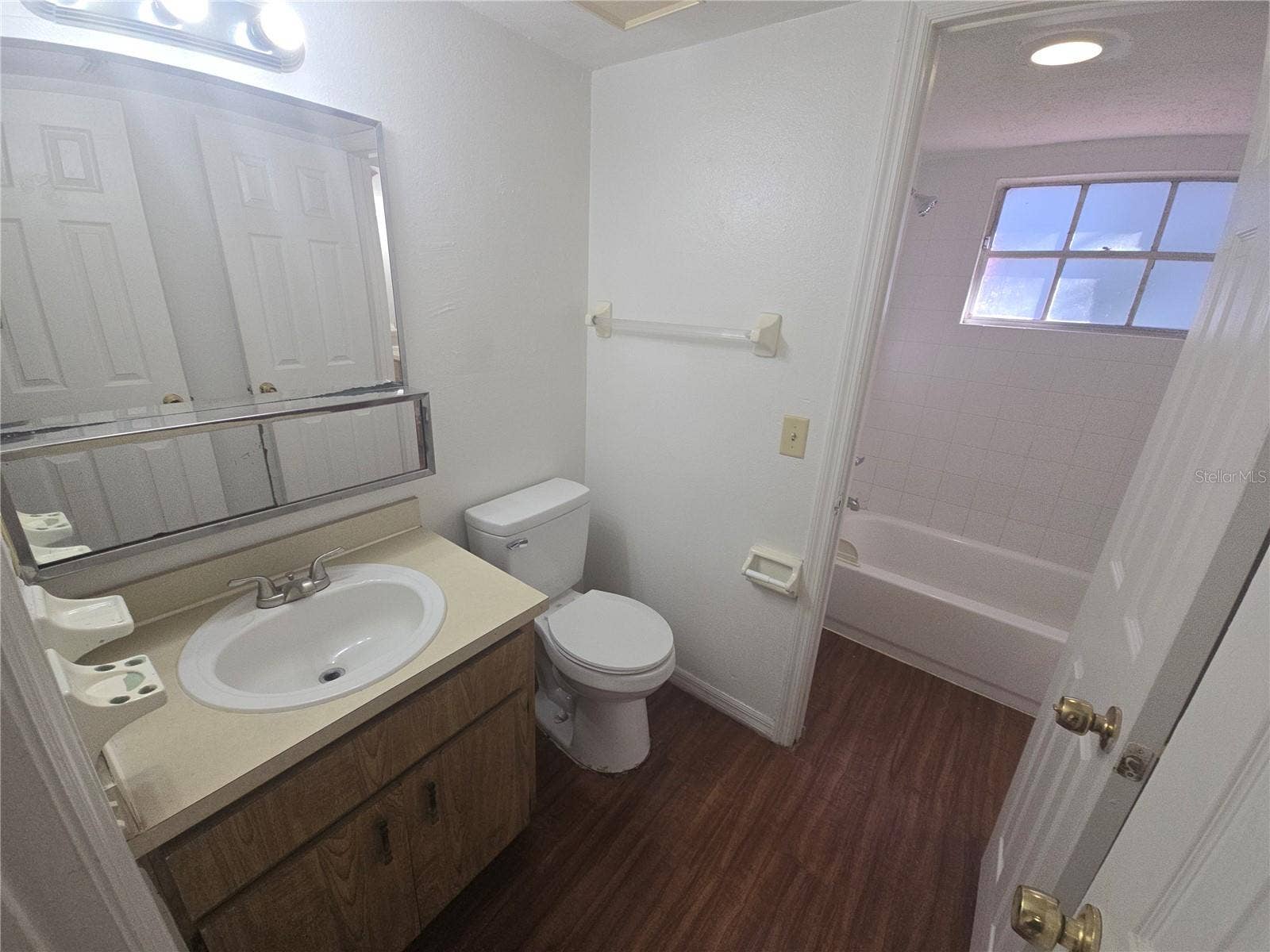 Winter Haven, FL 33880 C 15 JACK & JILL BATH