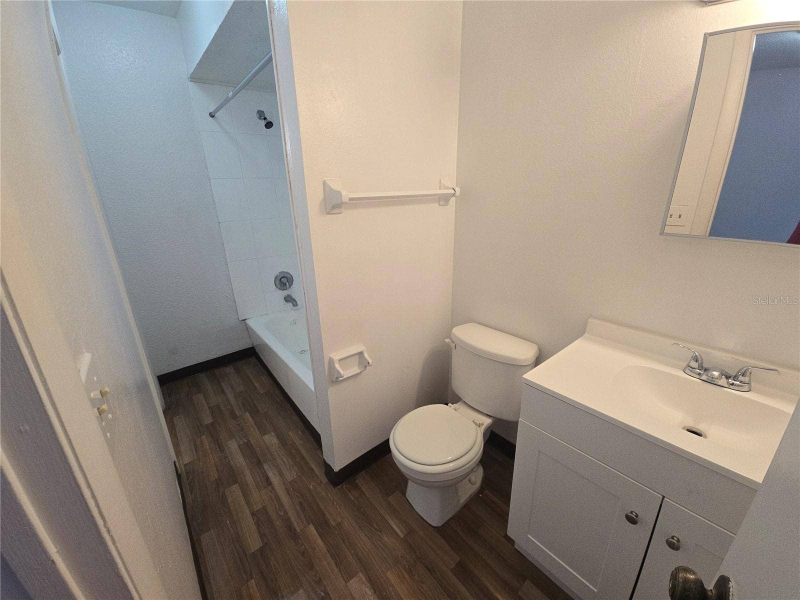 Winter Haven, FL 33880 C 17 JACK & JILL BATHROOM