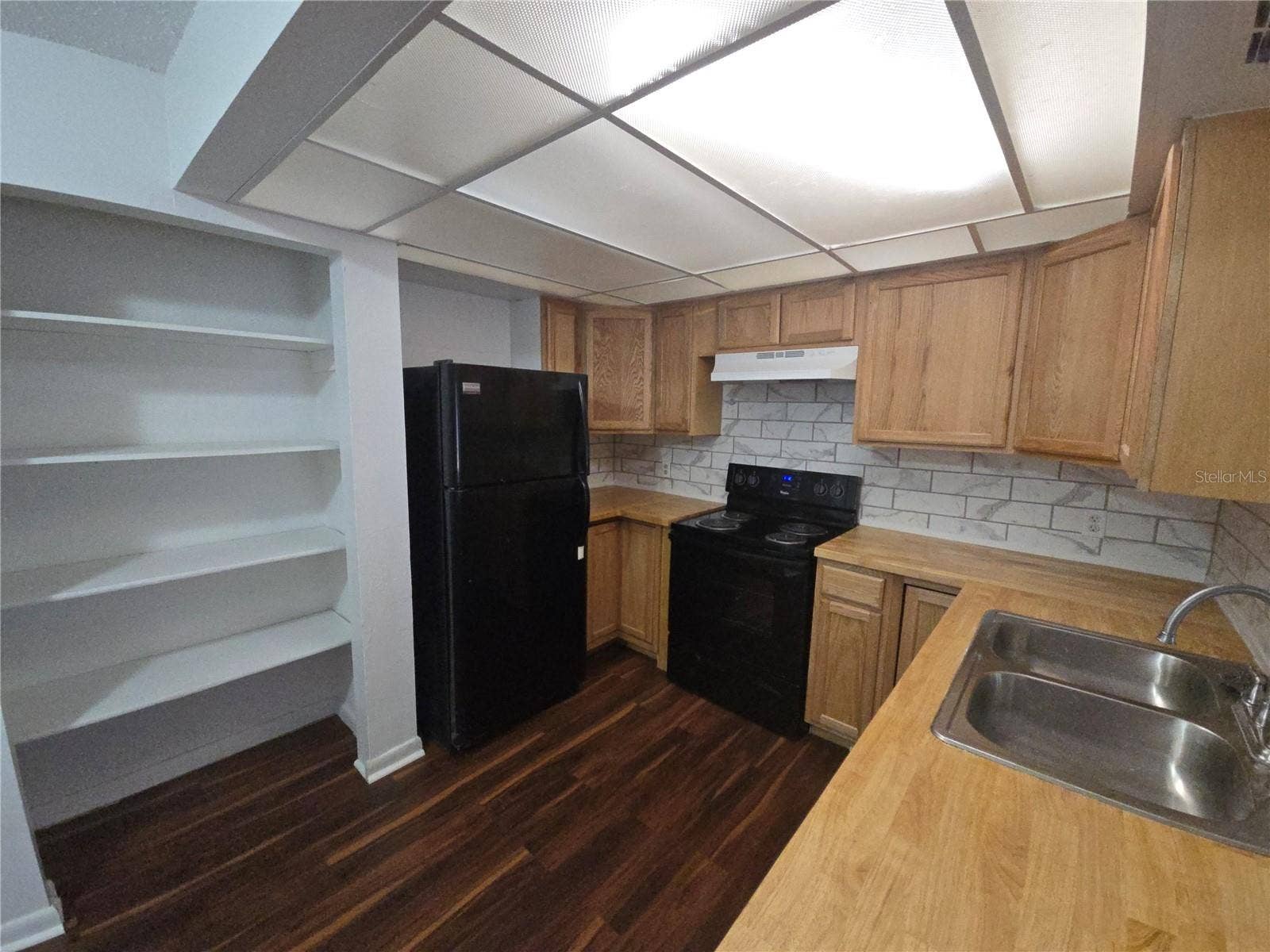 Winter Haven, FL 33880 C 17 KITCHEN