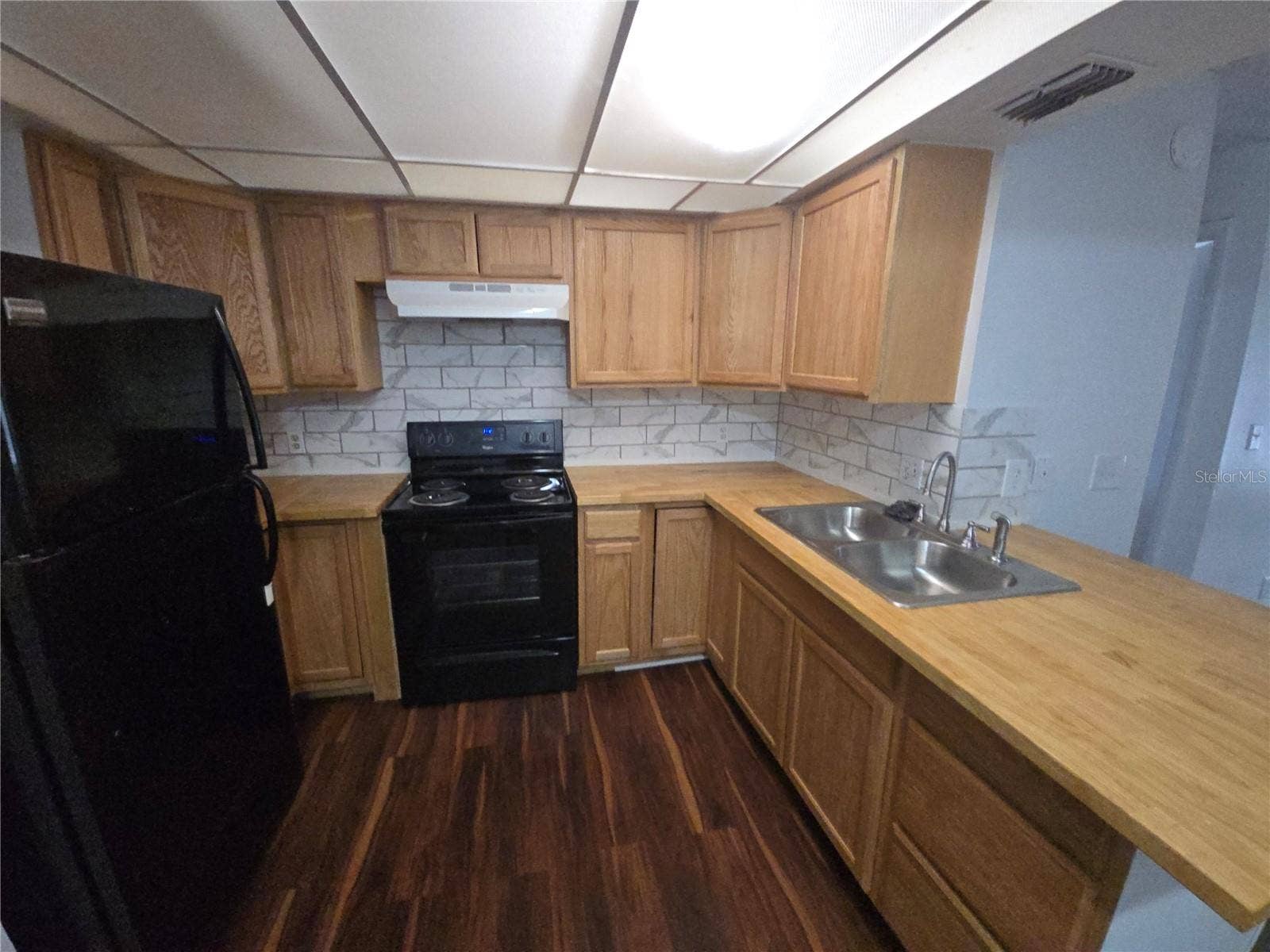 Winter Haven, FL 33880 C 17 KITCHEN WITH BUTCHERBLOCK COUNTERTOPS