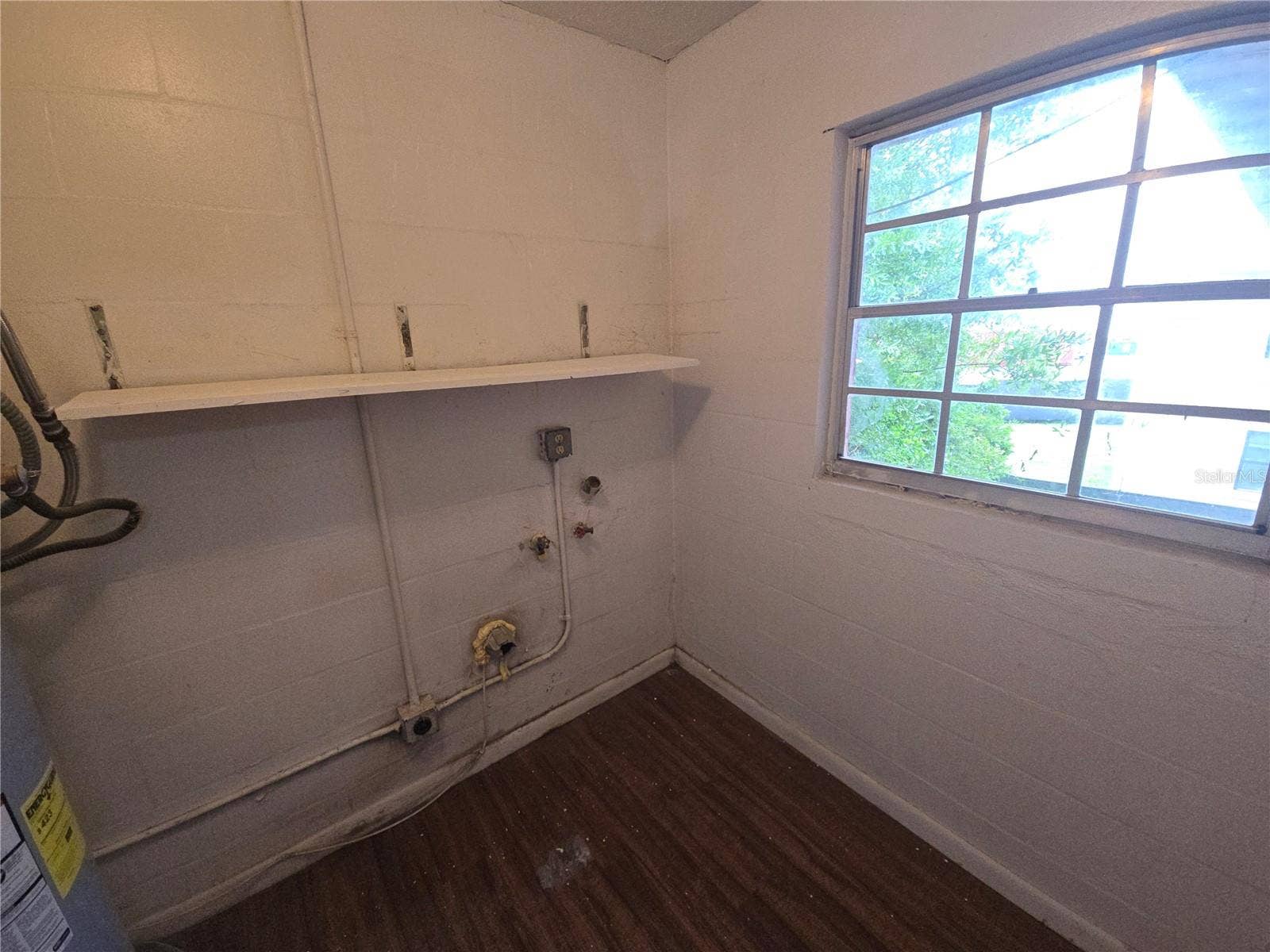 Winter Haven, FL 33880 C 23 LAUNDRY ROOM