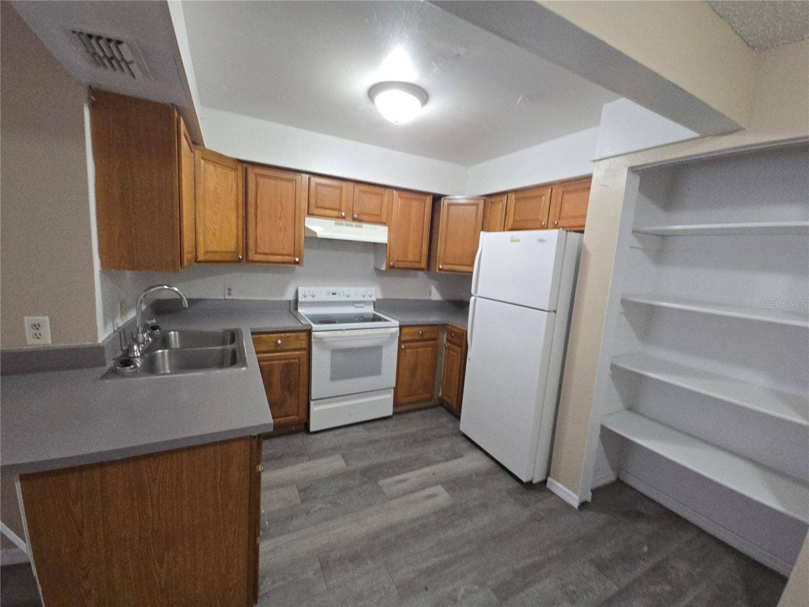 Winter Haven, FL 33880 C 23 KITCHEN