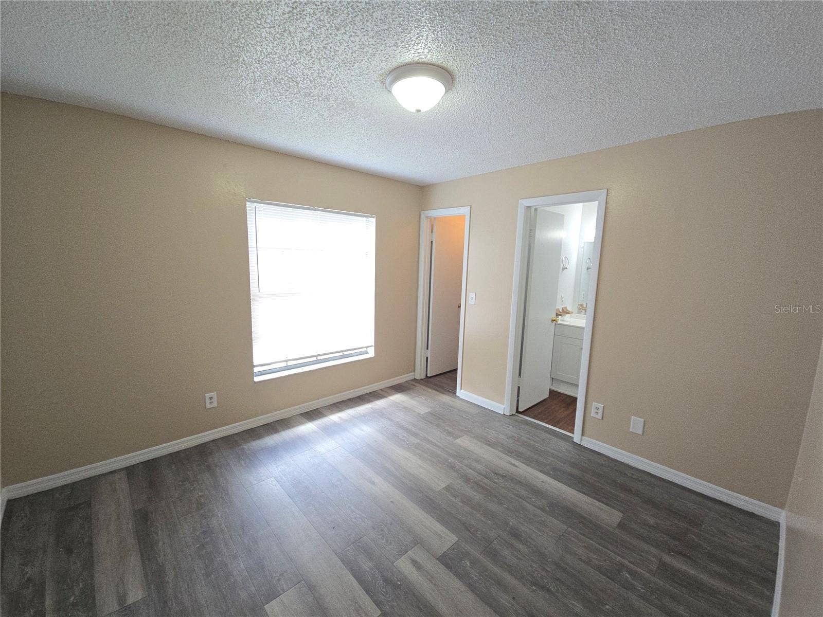 Winter Haven, FL 33880 C 23 BEDROOM WITH BATHROOM & CLOSET ACCESS