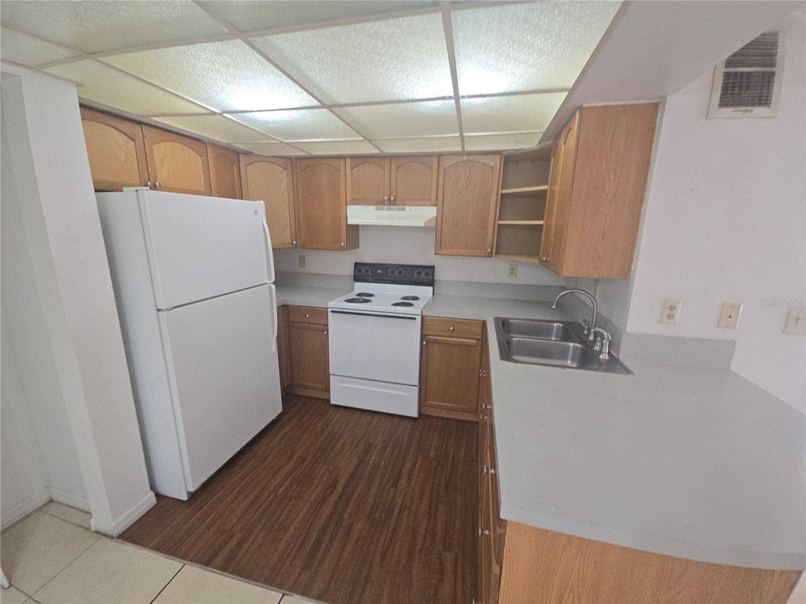 Winter Haven, FL 33880 C 15 KITCHEN