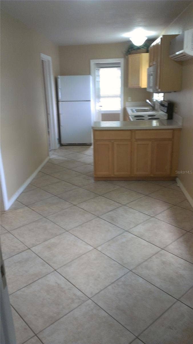 902 E LIME STREET, Lakeland, FL 33801 902 E LIME STREET, Lakeland, FL 33801