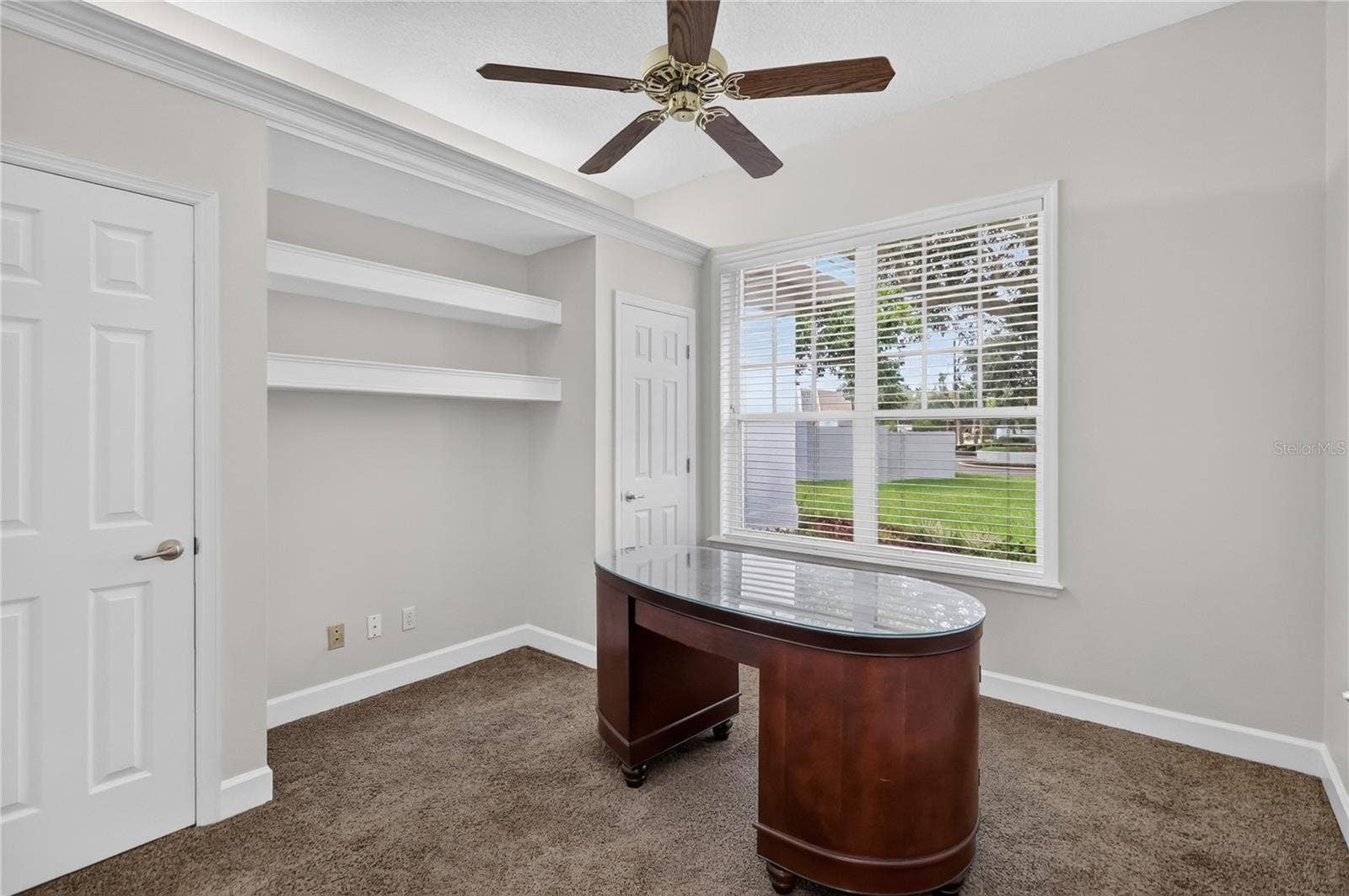 Bedroom/ Office