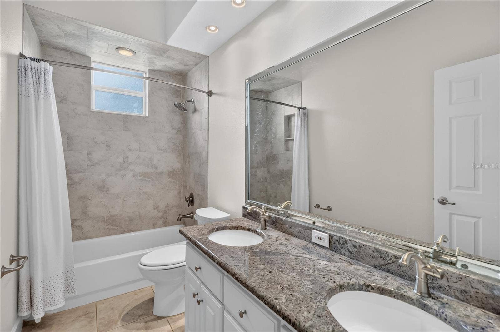 Bathroom with Double sinks and Granite
