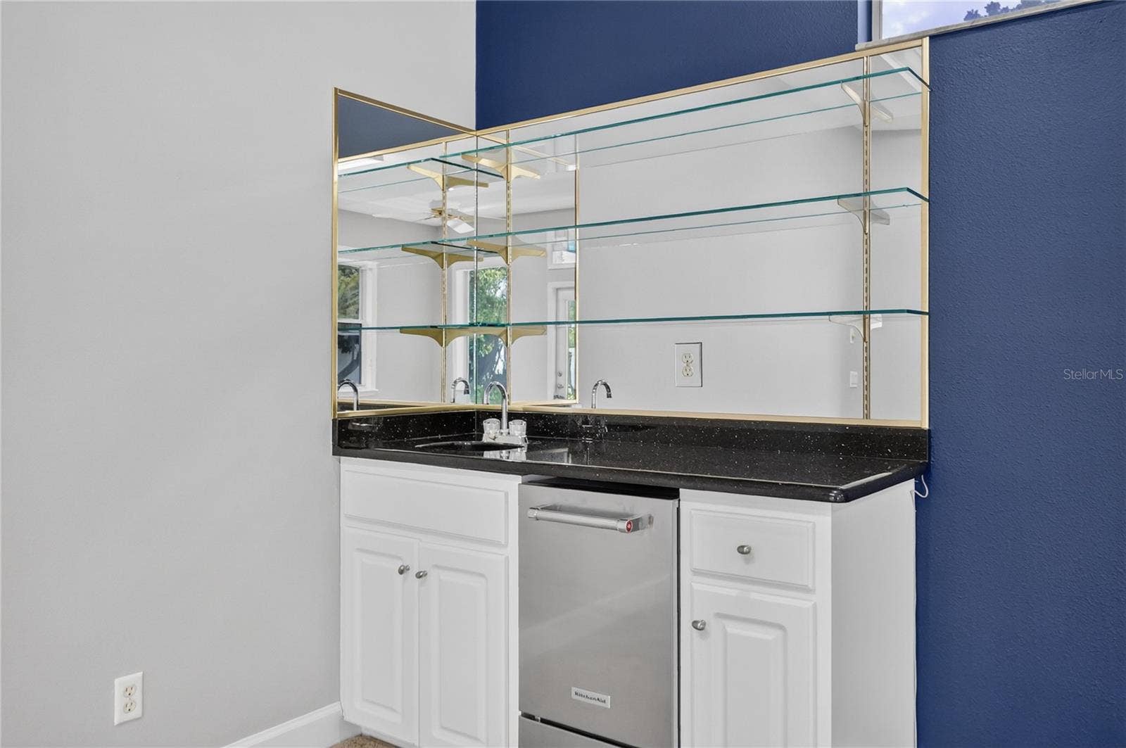 Bar with plenty of room Plus Ice Maker