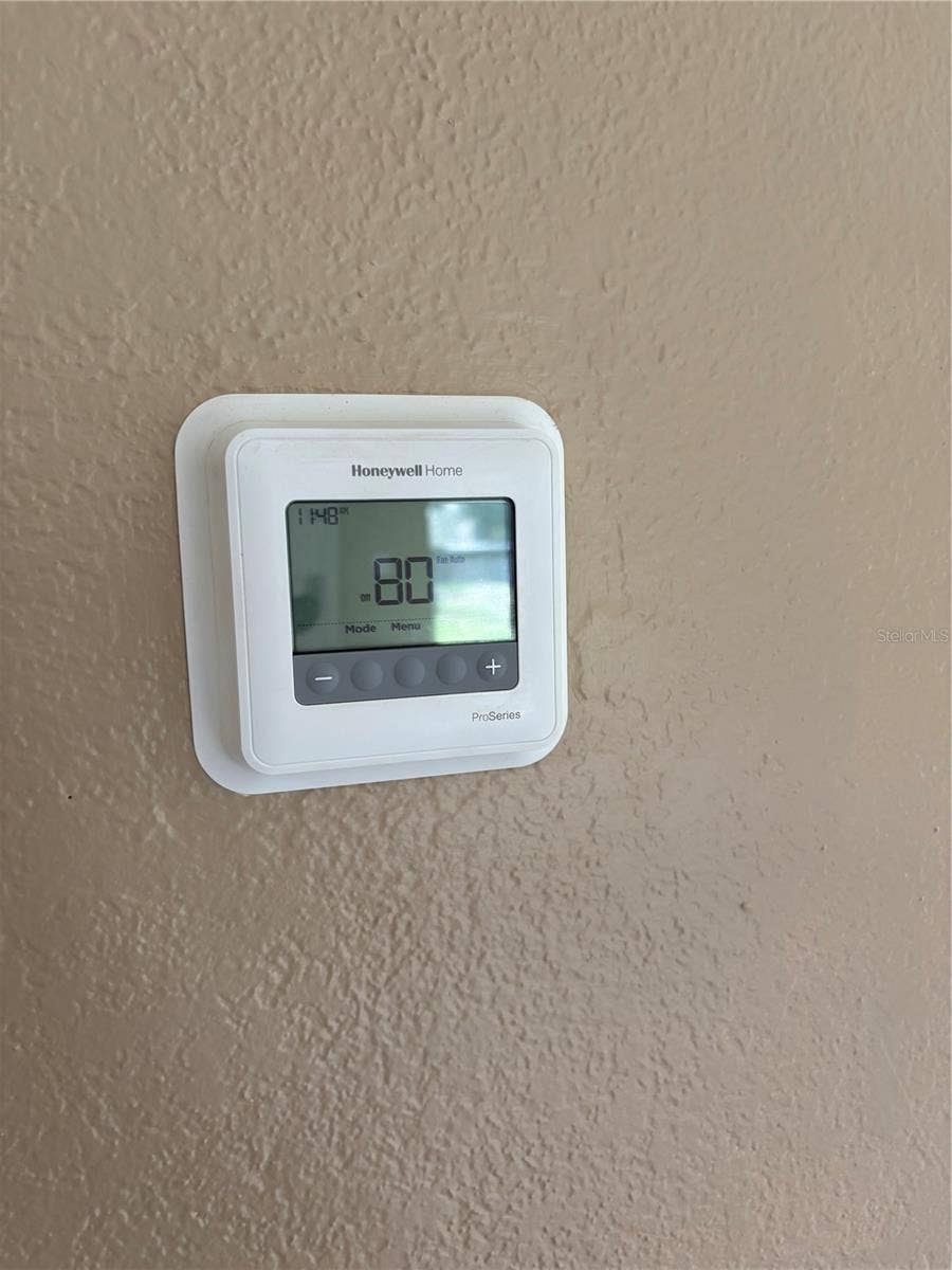 4022 TUMBLE WOOD TRAIL, #101, Tampa, FL 33613 Wall thermostat