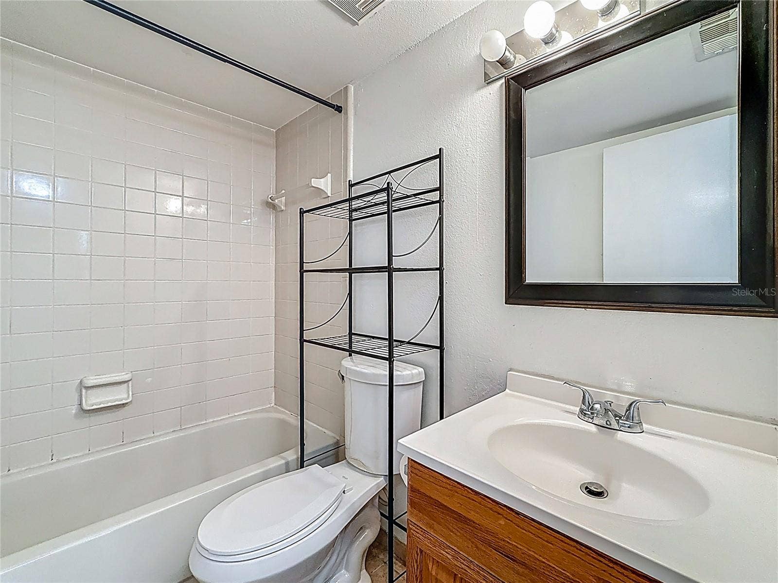 4022 TUMBLE WOOD TRAIL, #101, Tampa, FL 33613 Second Bathroom