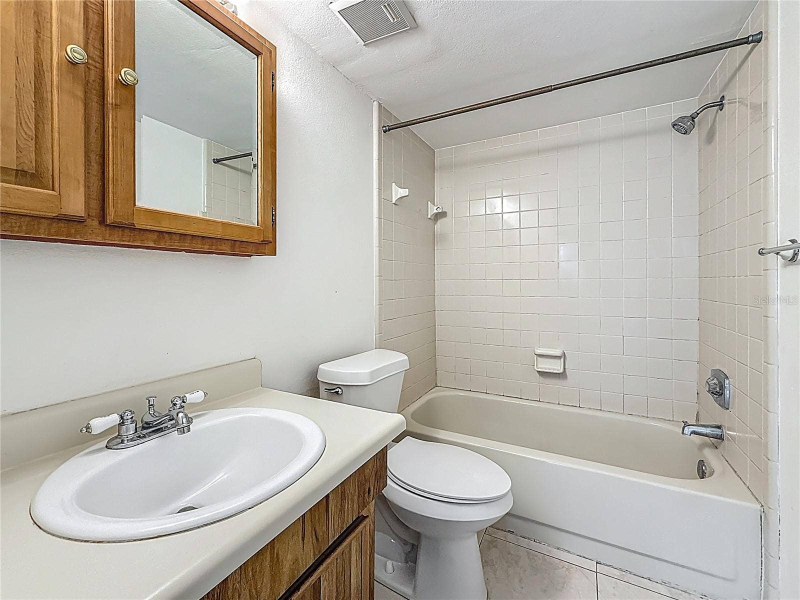 4022 TUMBLE WOOD TRAIL, #101, Tampa, FL 33613 Primary bathroom