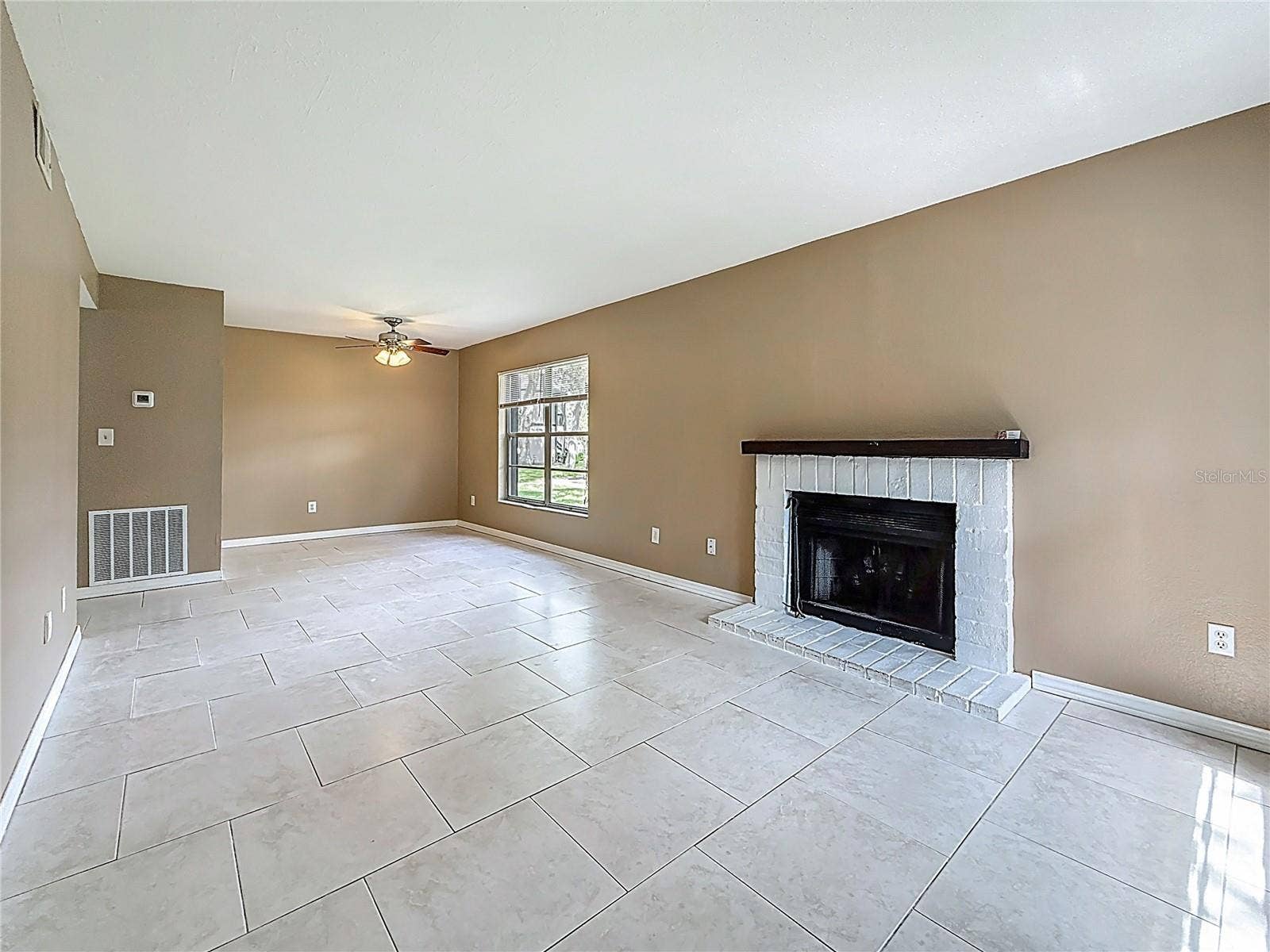 4022 TUMBLE WOOD TRAIL, #101, Tampa, FL 33613 Great Room