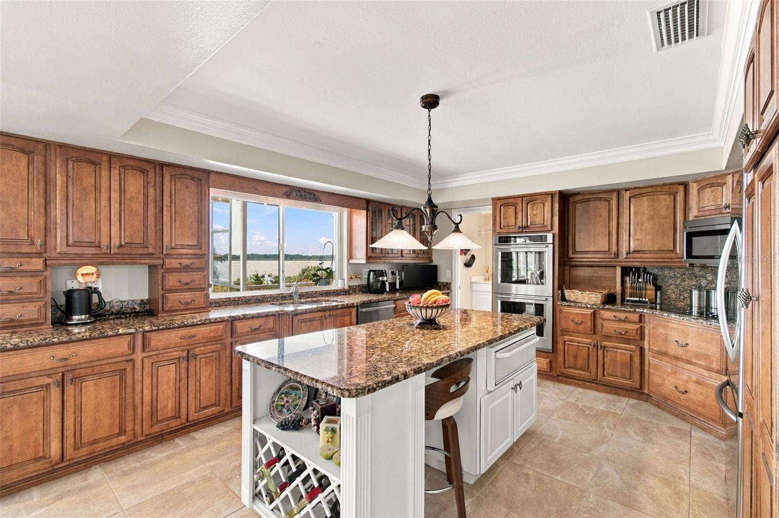 1921 MANOR CIRCLE SE, Winter Haven, FL 33880 Lakeview custom island kitchen - Updated Stainless appliances