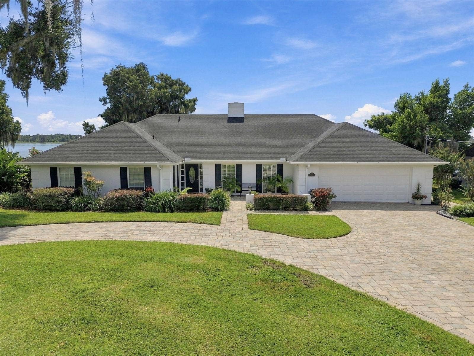 1921 MANOR CIRCLE SE, Winter Haven, FL 33880 Front exterior - circle brick paved drive, walkways & courtyard