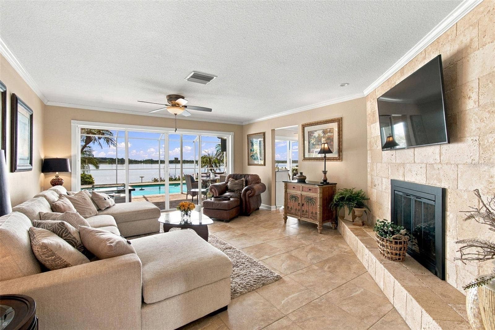 1921 MANOR CIRCLE SE, Winter Haven, FL 33880 Lakeview family room - Panoramic lake views