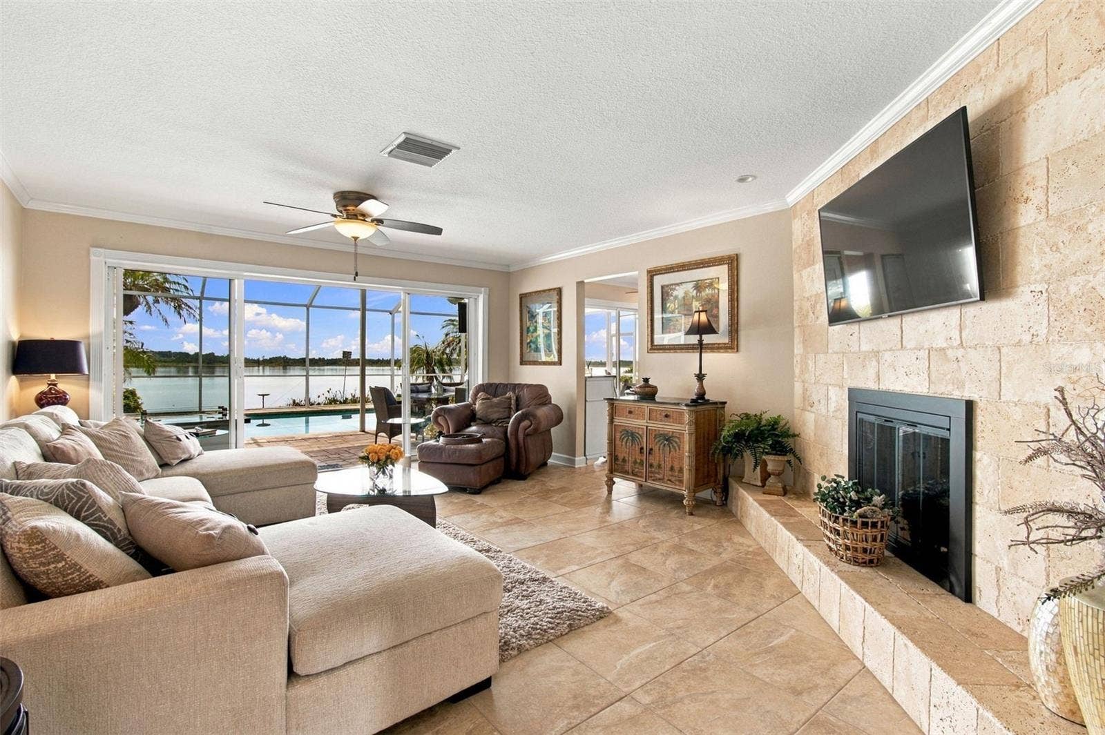 1921 MANOR CIRCLE SE, Winter Haven, FL 33880 Family room