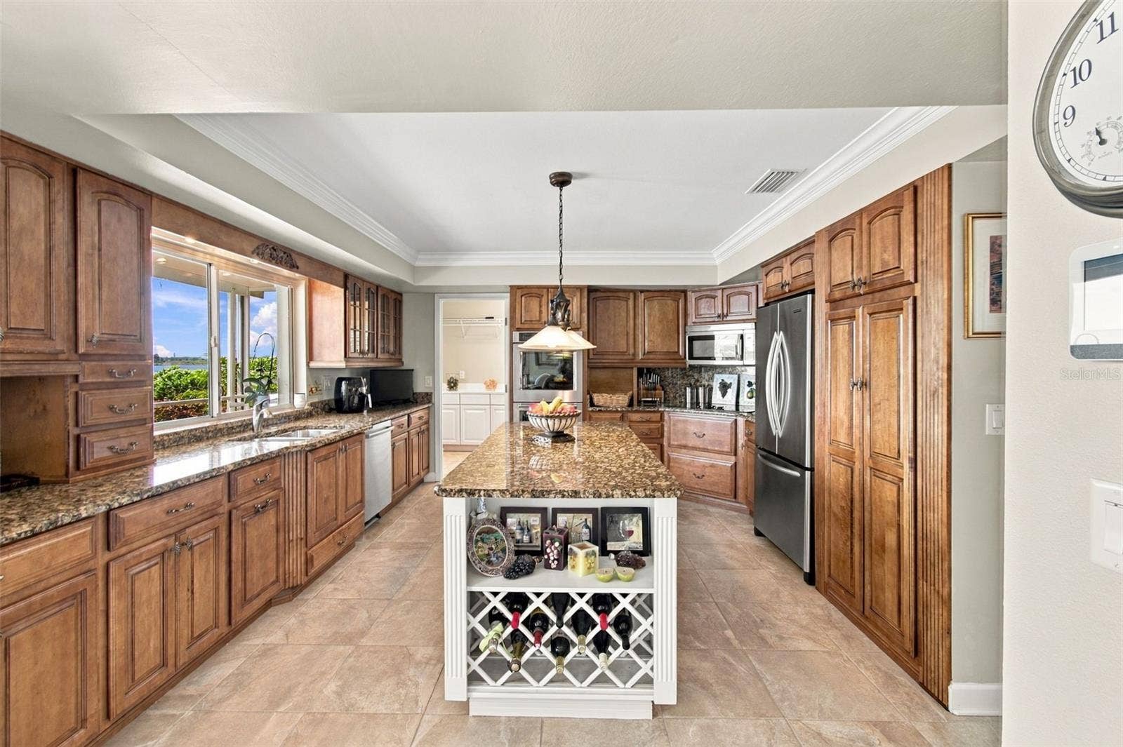 1921 MANOR CIRCLE SE, Winter Haven, FL 33880 Island kitchen