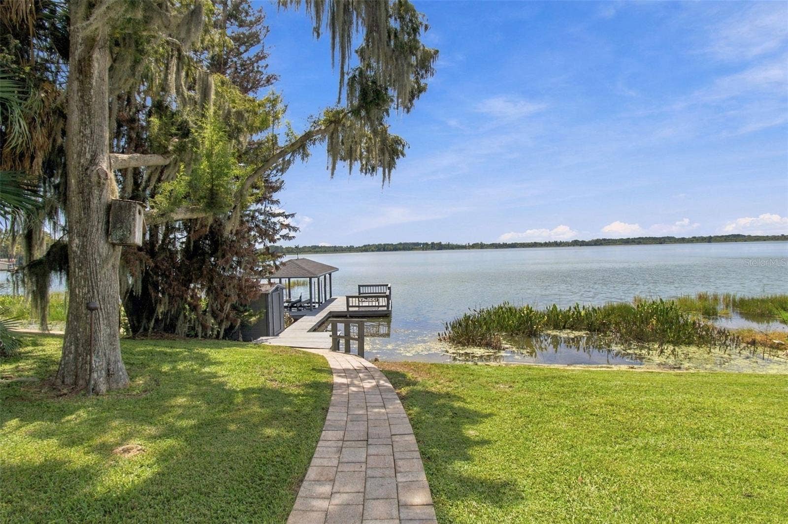 1921 MANOR CIRCLE SE, Winter Haven, FL 33880 Mature landscape, brick paved walkway