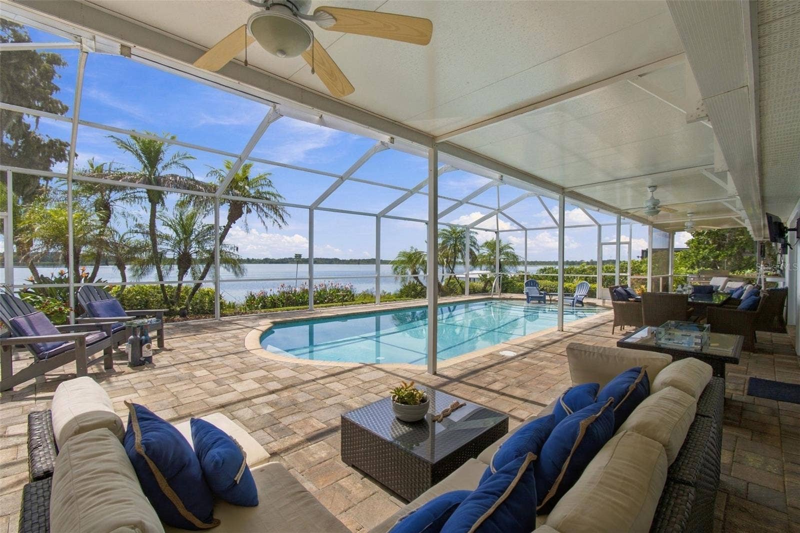 1921 MANOR CIRCLE SE, Winter Haven, FL 33880 Covered lanai - Brick paved, tropical landscape