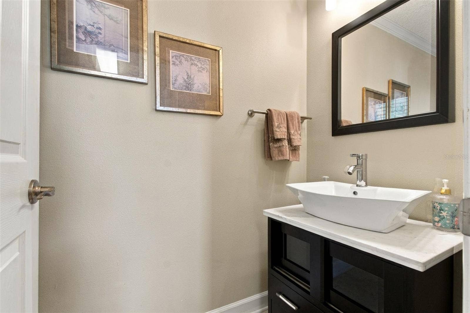 1921 MANOR CIRCLE SE, Winter Haven, FL 33880 Half bathroom