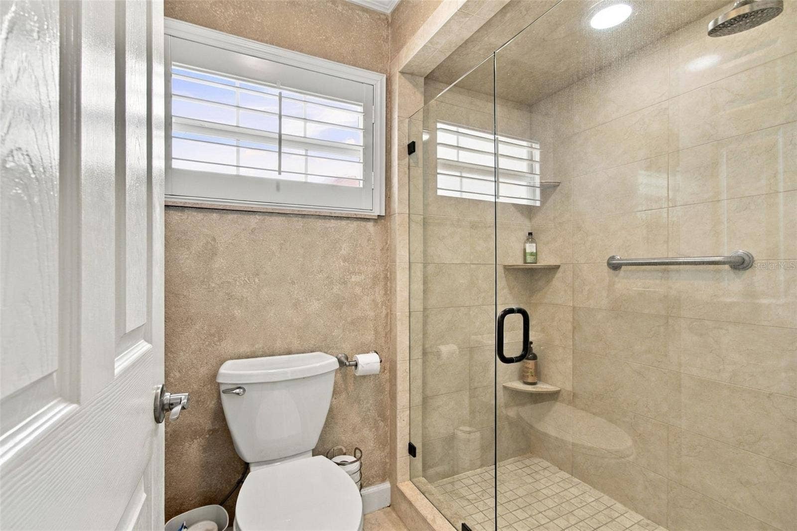 1921 MANOR CIRCLE SE, Winter Haven, FL 33880 Master bathroom