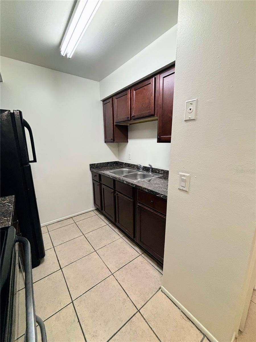14417 HANGING MOSS CIRCLE, #102, Tampa, FL 33613 Kitchen Right