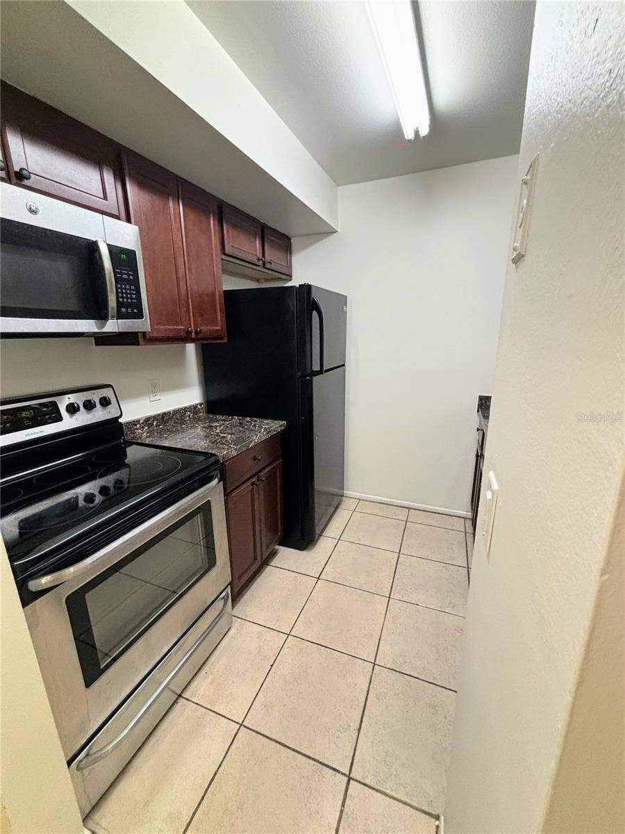 14417 HANGING MOSS CIRCLE, #102, Tampa, FL 33613 Kitchen Left