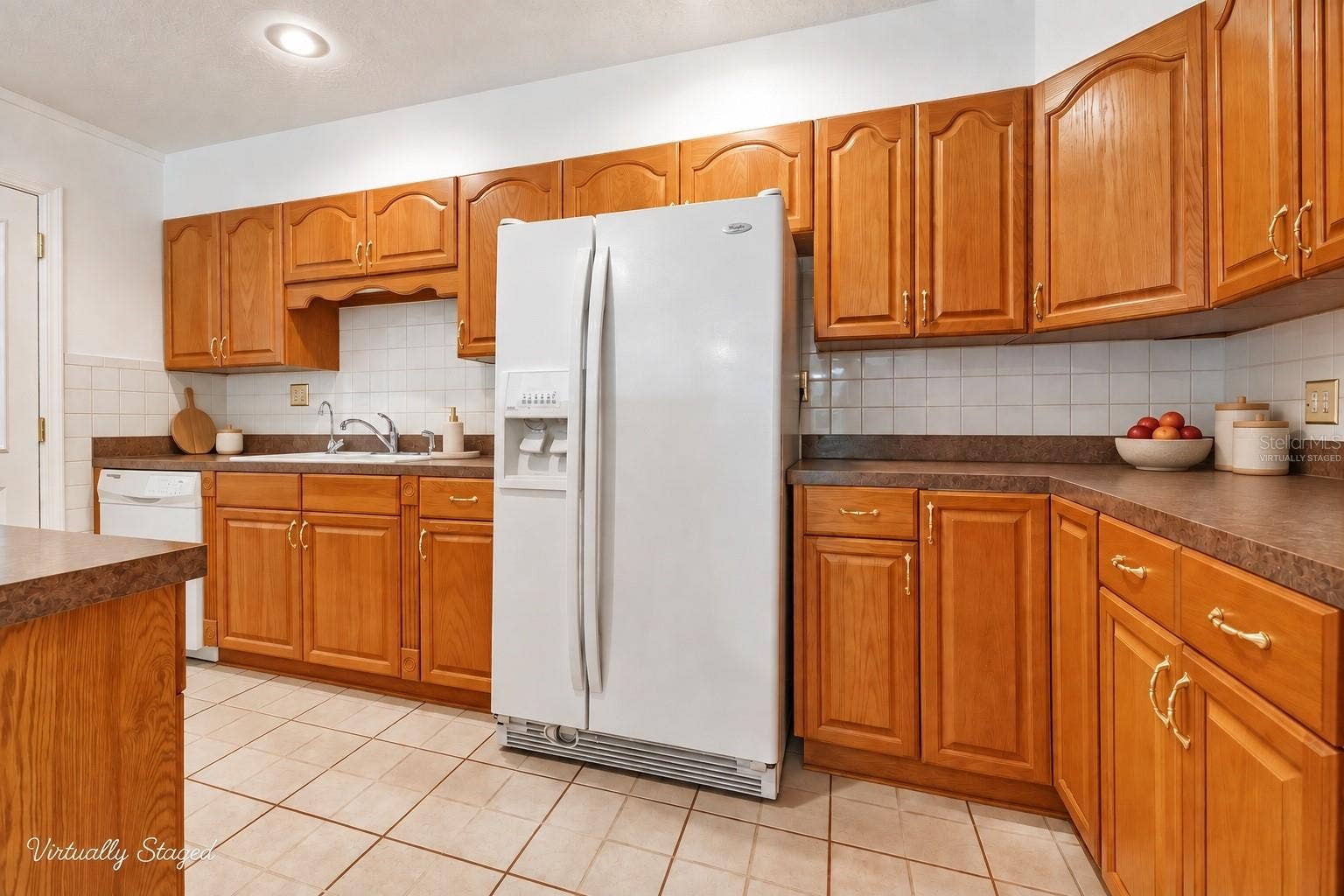 Kitchen (Virtually Staged)