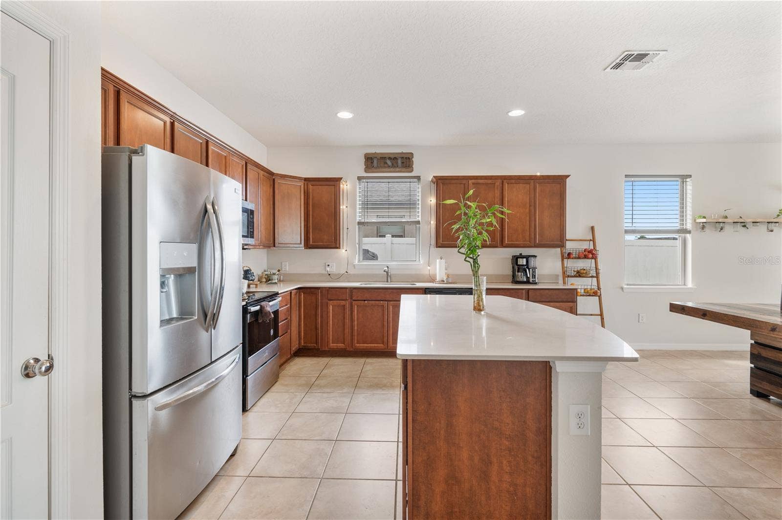 8751 RINDGE ROAD, Polk City, FL 33868 Kitchen / Birch Cabinetry & Quartz Countertops