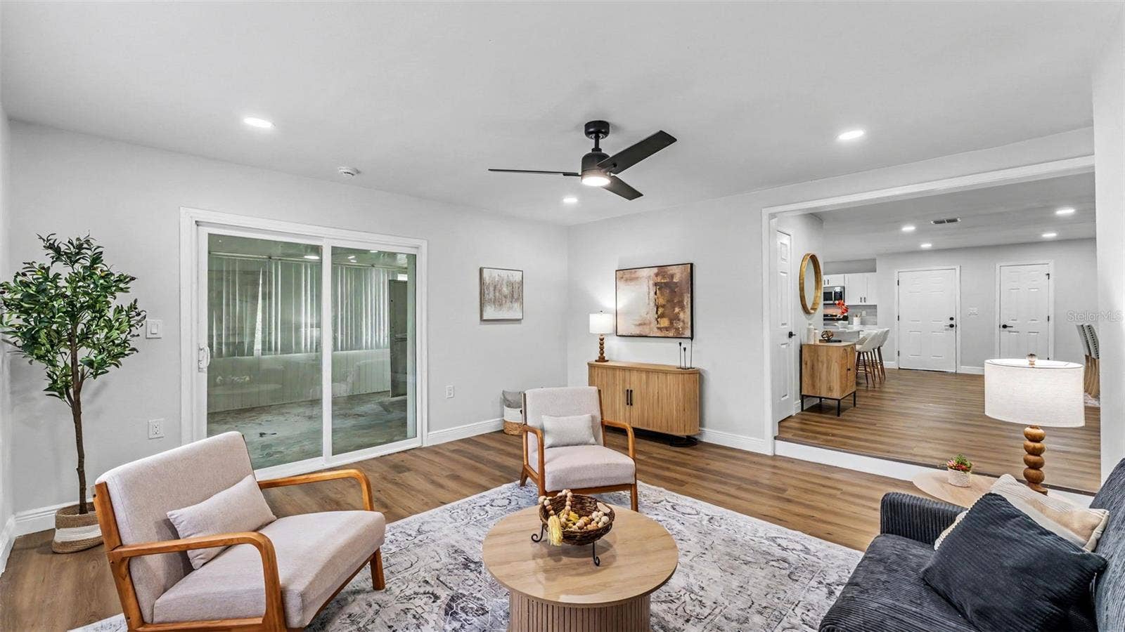 211 W VALENCIA STREET, Lakeland, FL 33805