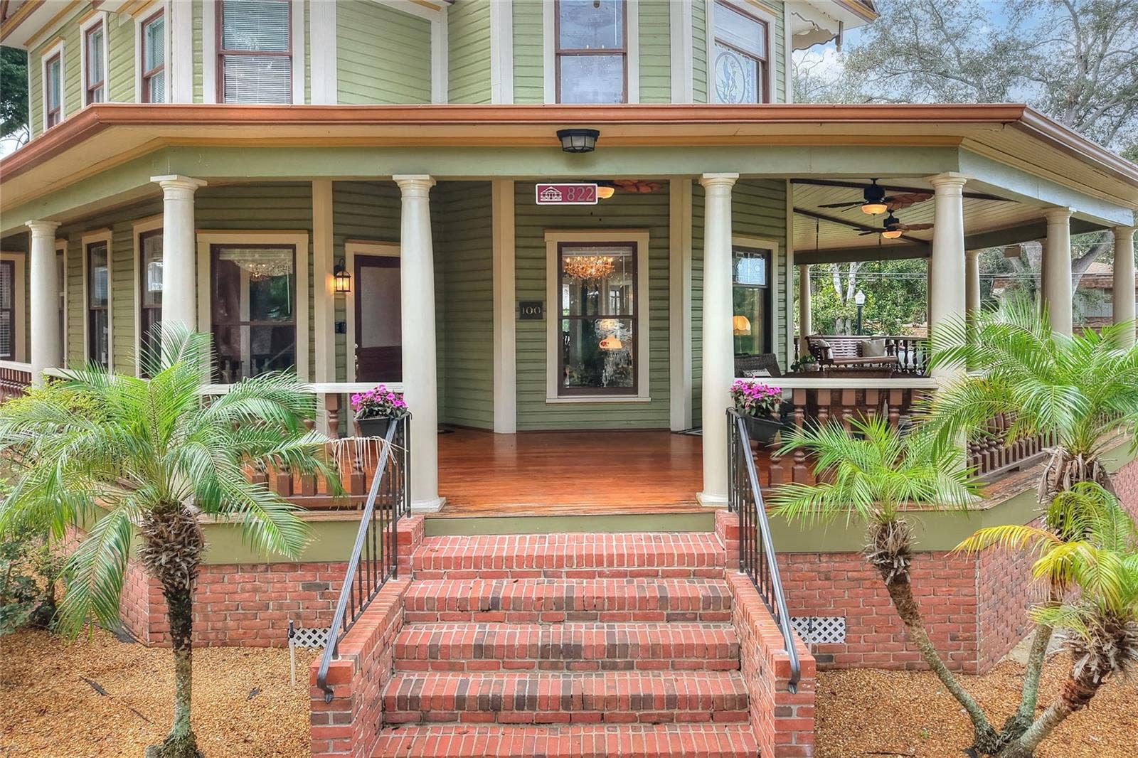 822 W PATTERSON STREET, Lakeland, FL 33803 Stairs leading to the front door
