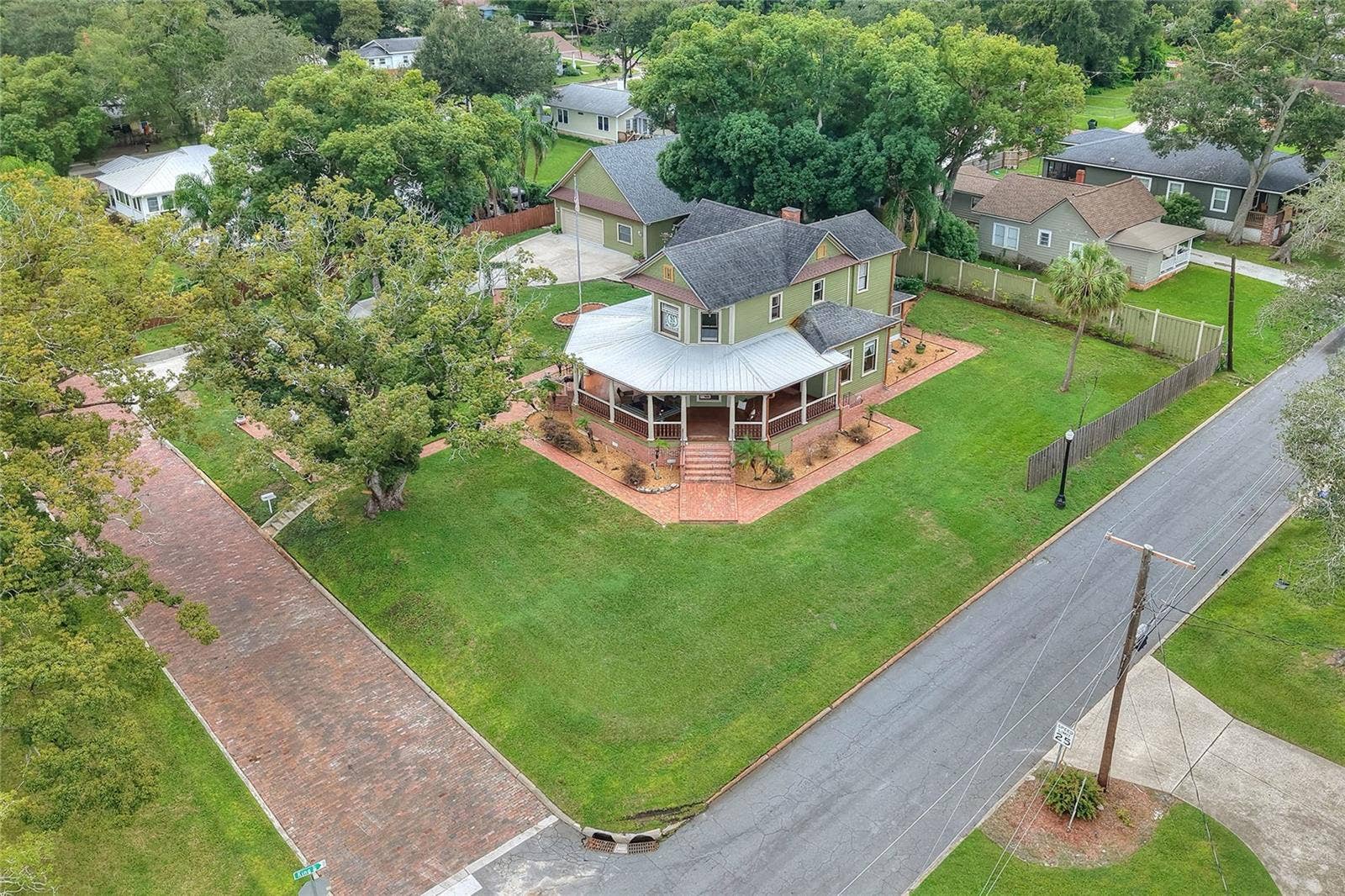 822 W PATTERSON STREET, Lakeland, FL 33803 Corner lot on almost half an acre