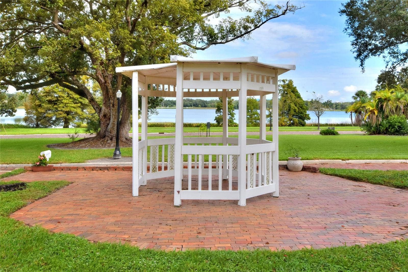 822 W PATTERSON STREET, Lakeland, FL 33803 Pergola