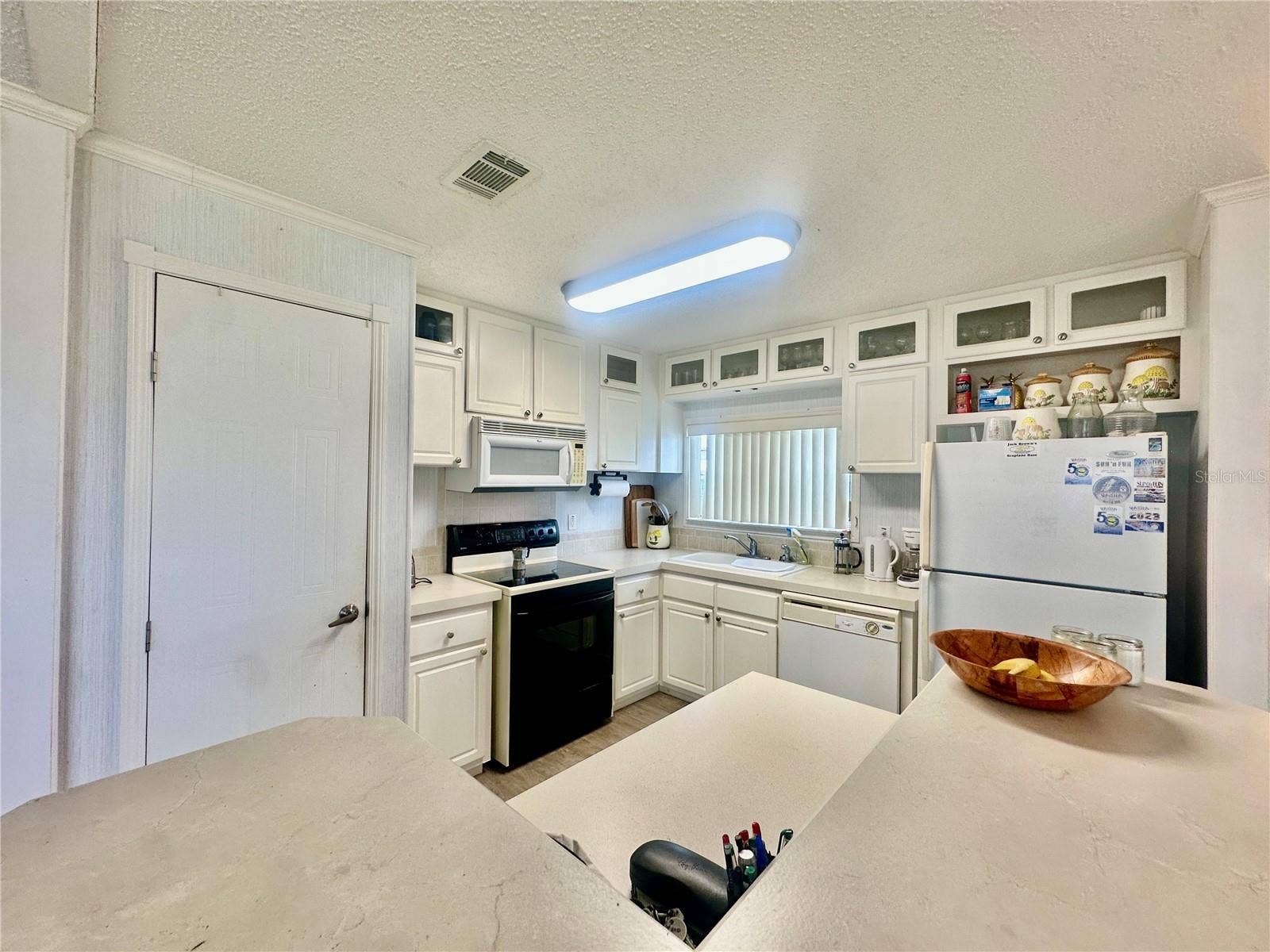 131 BONNIE DRIVE, Auburndale, FL 33823 Kitchen