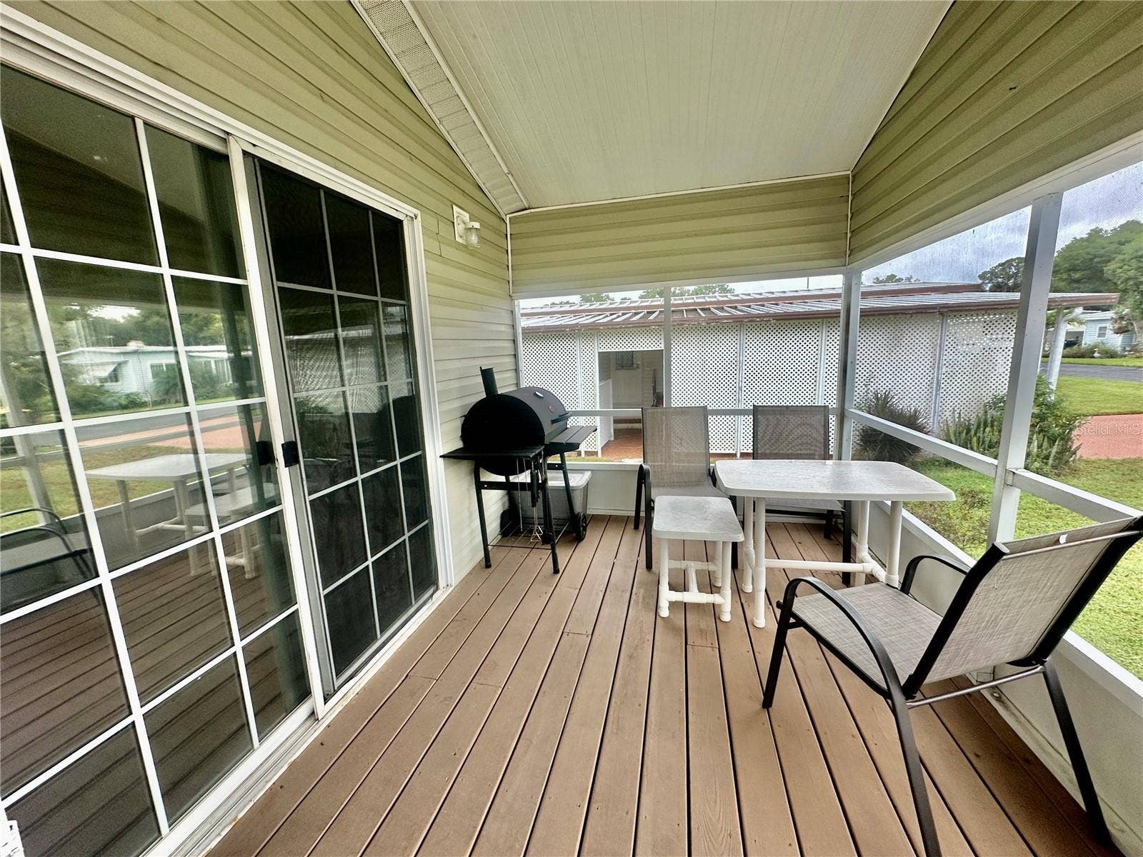 131 BONNIE DRIVE, Auburndale, FL 33823 Front screened Porch