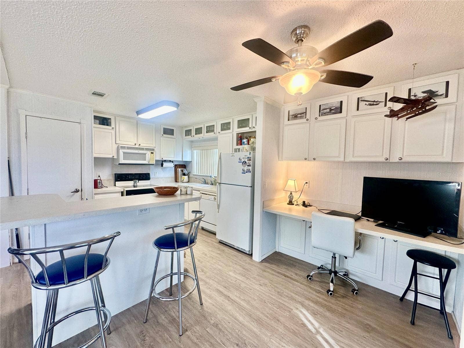 131 BONNIE DRIVE, Auburndale, FL 33823 Kitchen