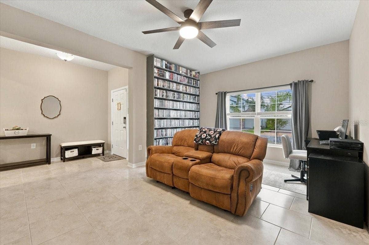 4885 FOXGLOVE CIRCLE, Lakeland, FL 33811 4885 FOXGLOVE CIRCLE, Lakeland, FL 33811