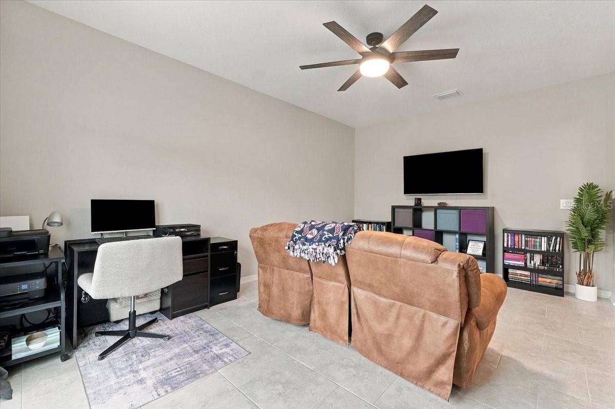 4885 FOXGLOVE CIRCLE, Lakeland, FL 33811 4885 FOXGLOVE CIRCLE, Lakeland, FL 33811