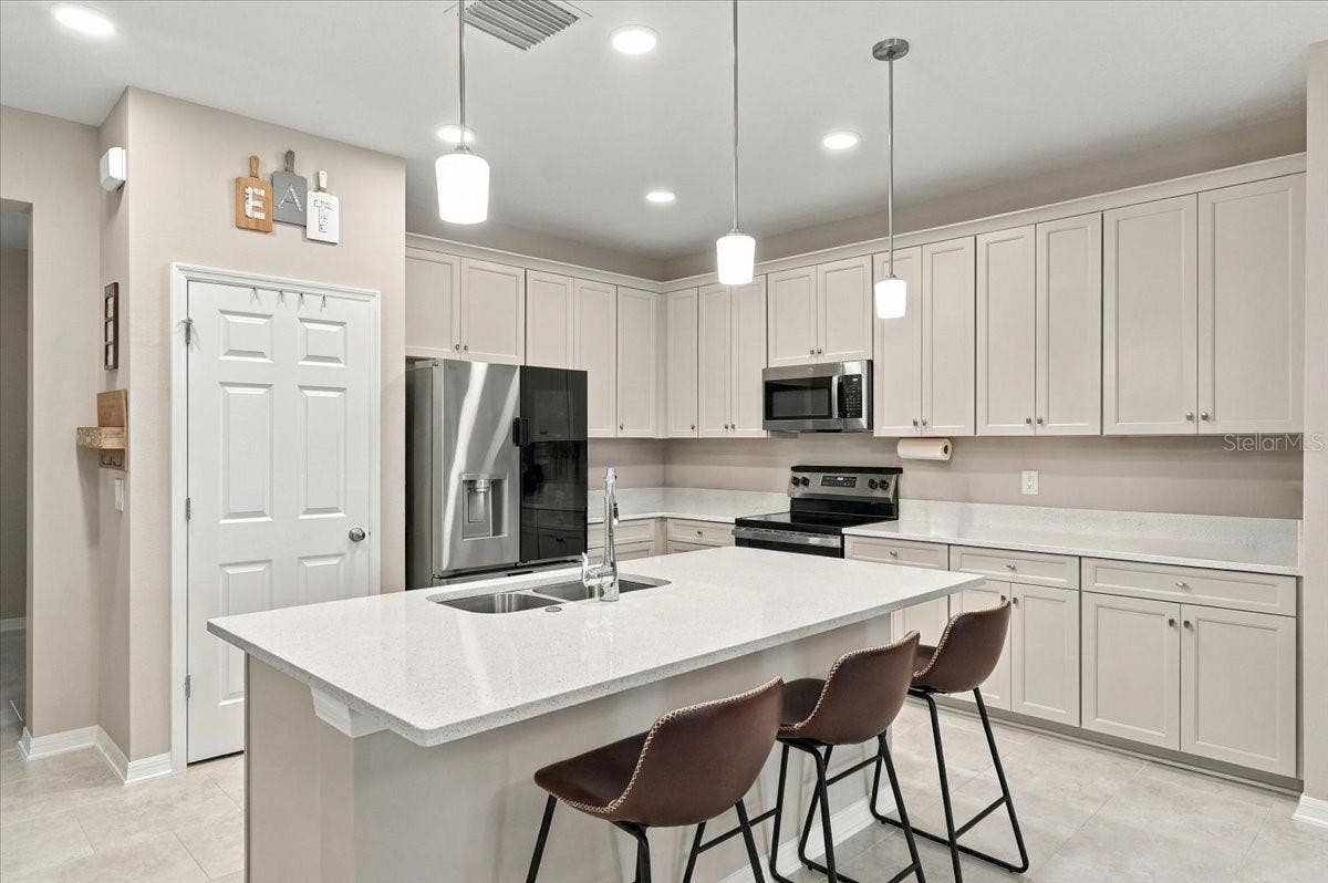 4885 FOXGLOVE CIRCLE, Lakeland, FL 33811 4885 FOXGLOVE CIRCLE, Lakeland, FL 33811