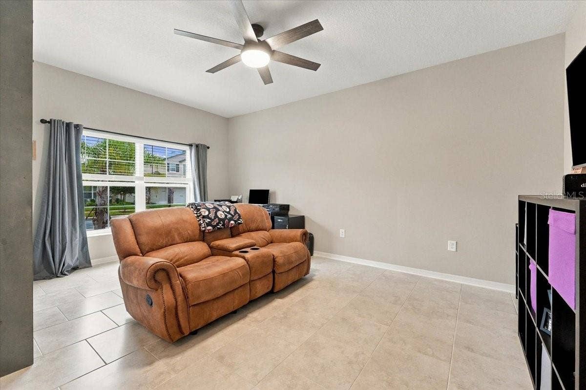 4885 FOXGLOVE CIRCLE, Lakeland, FL 33811 4885 FOXGLOVE CIRCLE, Lakeland, FL 33811