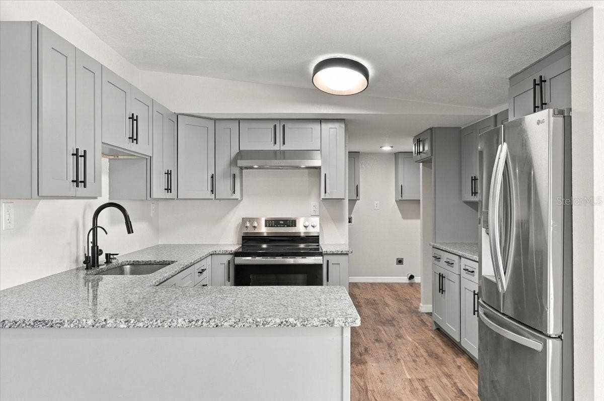 2412 ISLAND OAKS W, Lakeland, FL 33805