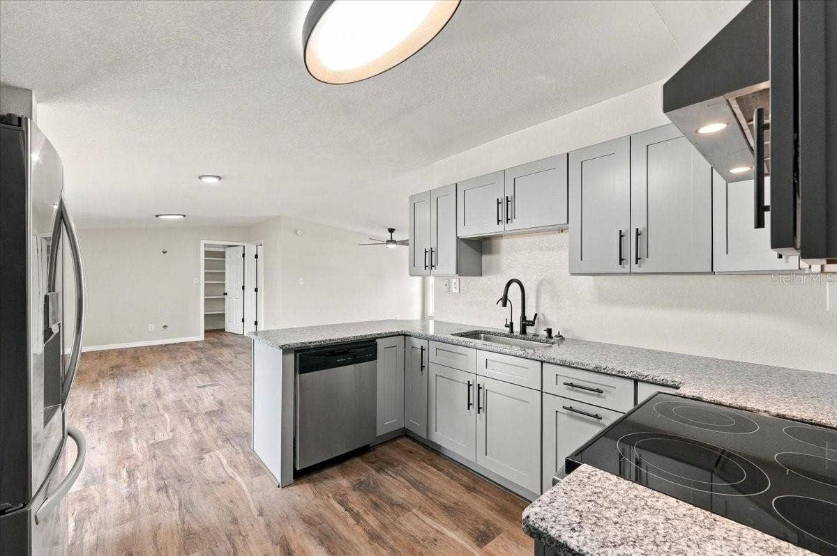 2412 ISLAND OAKS W, Lakeland, FL 33805