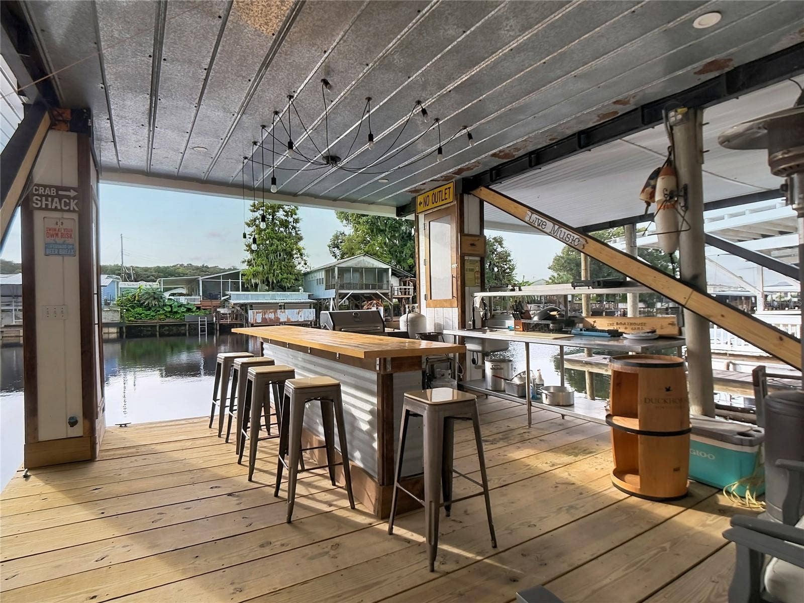 Outdoor/kitchen & entertaining area