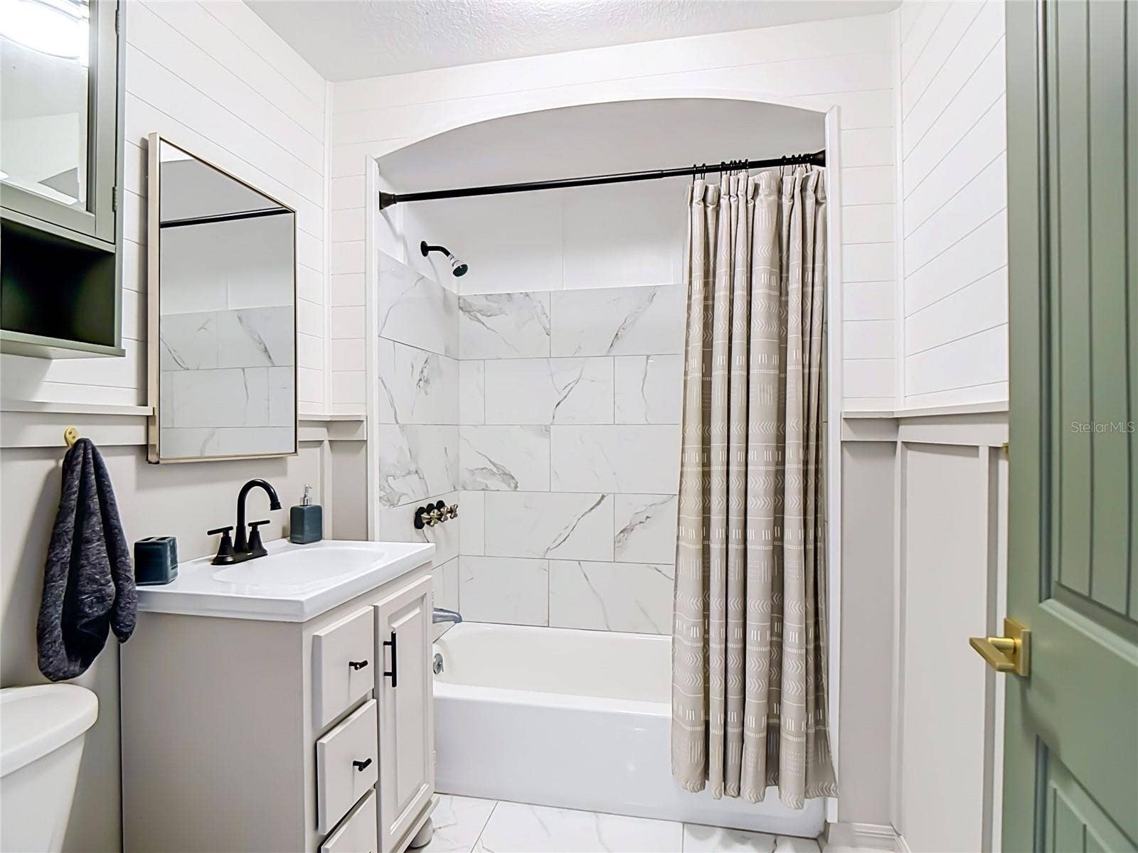 Guest full bath