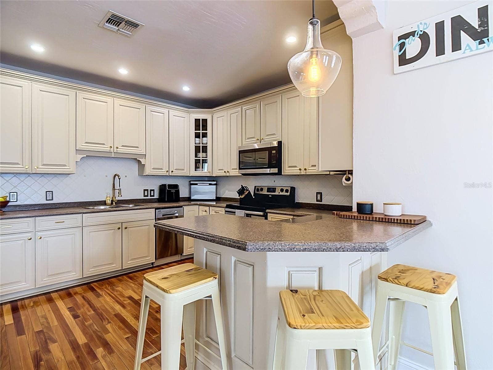 All equipped Kitchen
