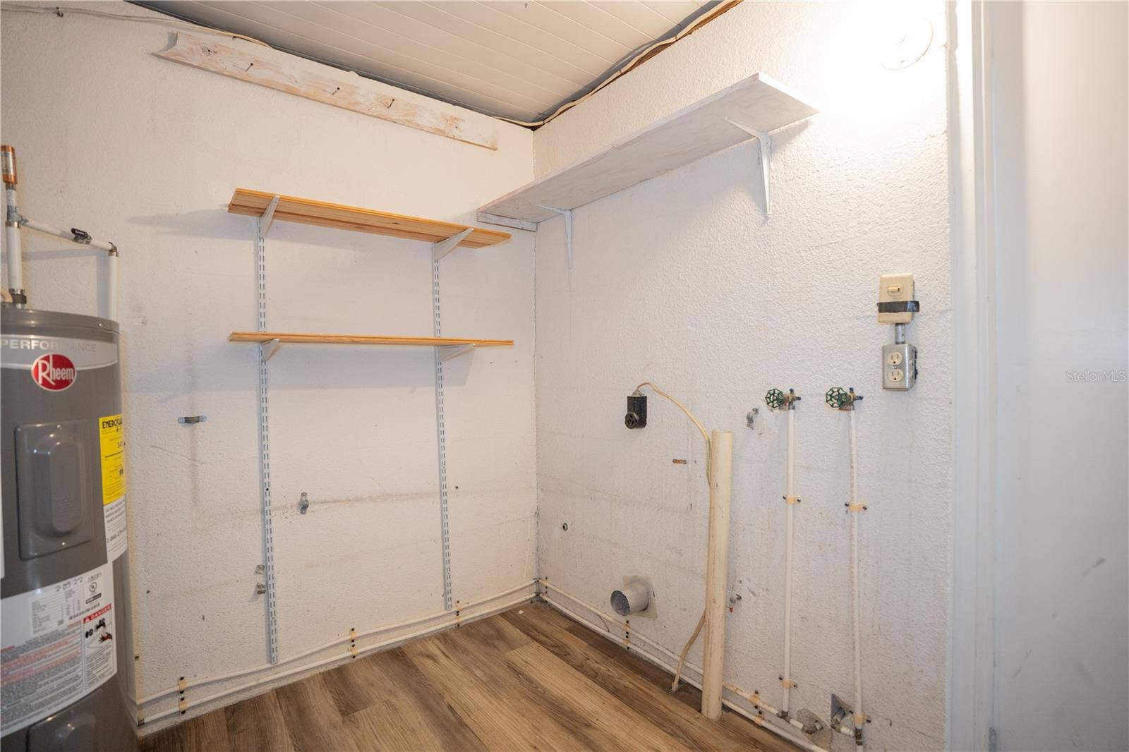 Utility and laundry room