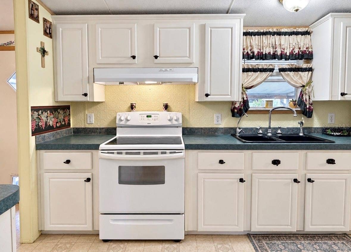 8335 MITCHALL DRIVE, Lakeland, FL 33809 8335 MITCHALL DRIVE, Lakeland, FL 33809