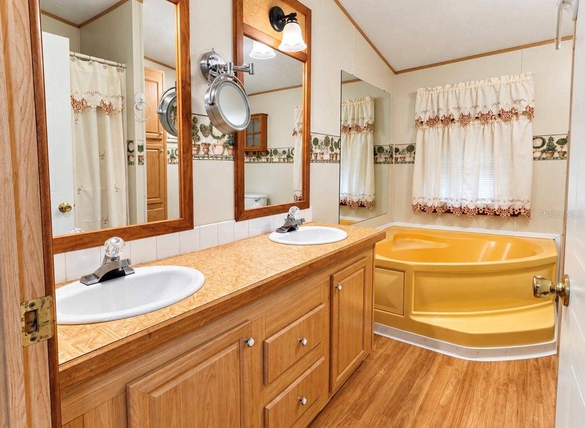 8335 MITCHALL DRIVE, Lakeland, FL 33809 8335 MITCHALL DRIVE, Lakeland, FL 33809