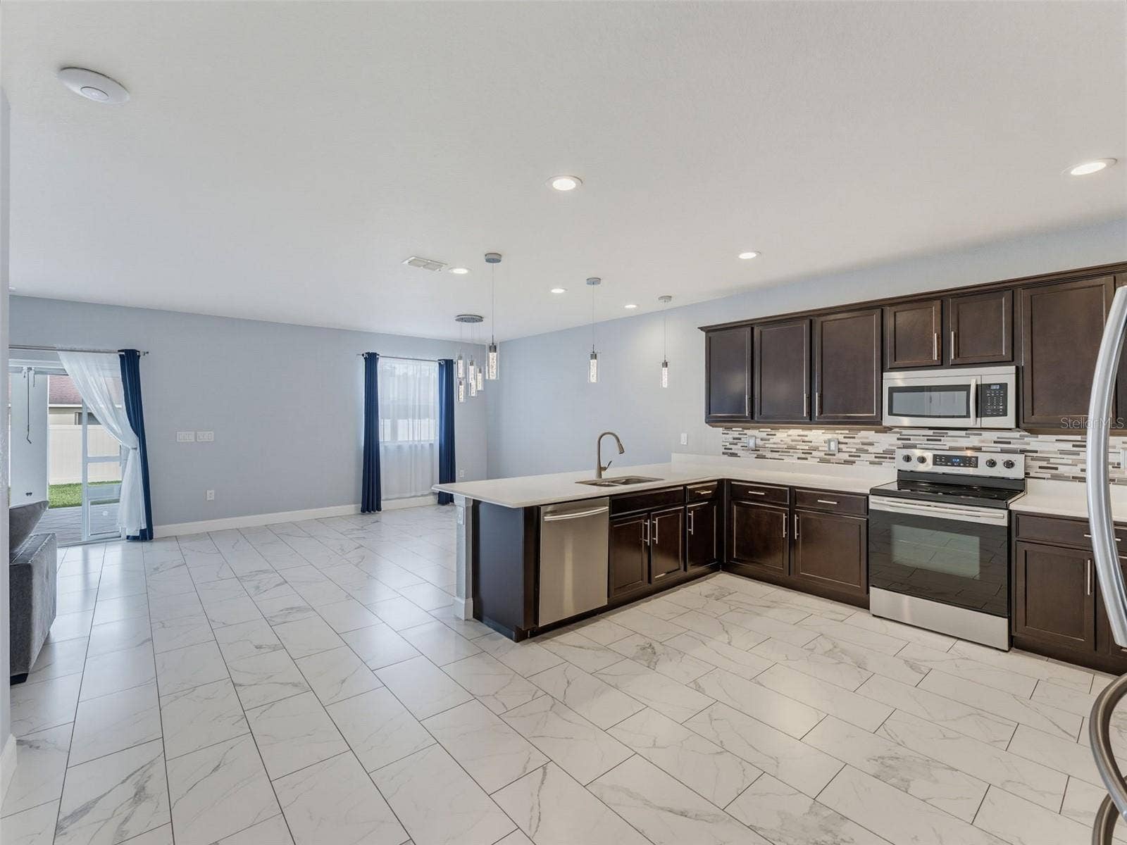 8151 WILDER LOOP, Lakeland, FL 33809 8151 WILDER LOOP, Lakeland, FL 33809