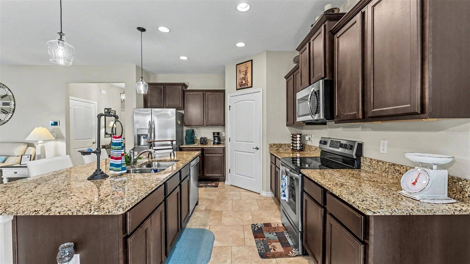 2595 CANYON CREST DRIVE, Lakeland, FL 33811 2595 CANYON CREST DRIVE, Lakeland, FL 33811